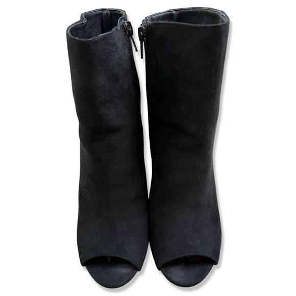 ⭐️WILD DIVA Black Suede Rose Embroidered Booties - Picture 2 of 8